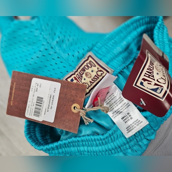 MITCHELL & NESS HARDWOOD CLASSICS Vancouver Grizzlies Youth Basketball ShortsNWT - Picture 5 of 7